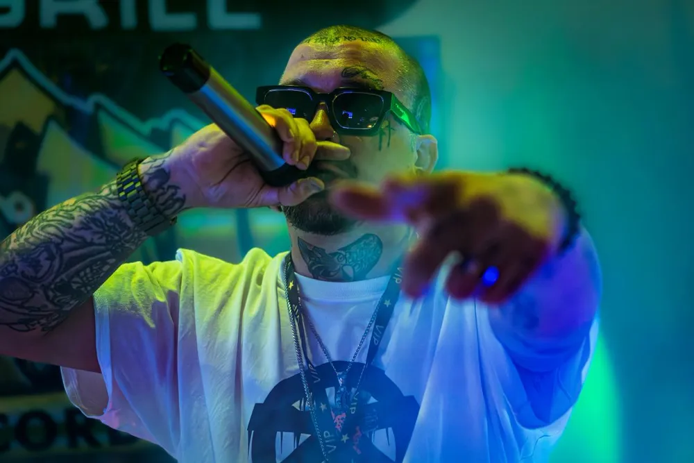 O'side Sports Bar & Grill — Hip-Hop Show