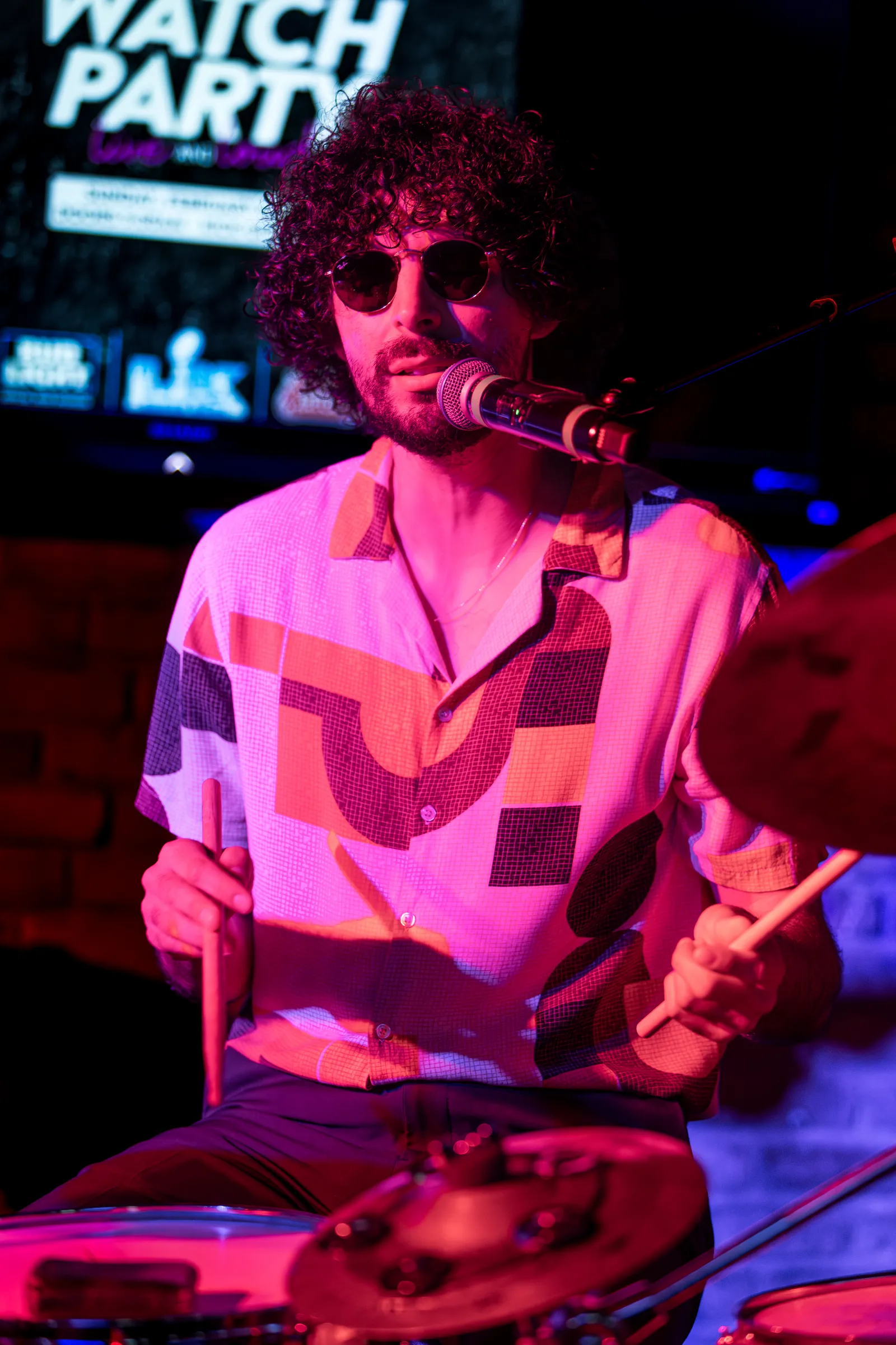 The Gravities — "Te Gusta" + "Flavours" (Live at Whiskey Girl) — photo 4