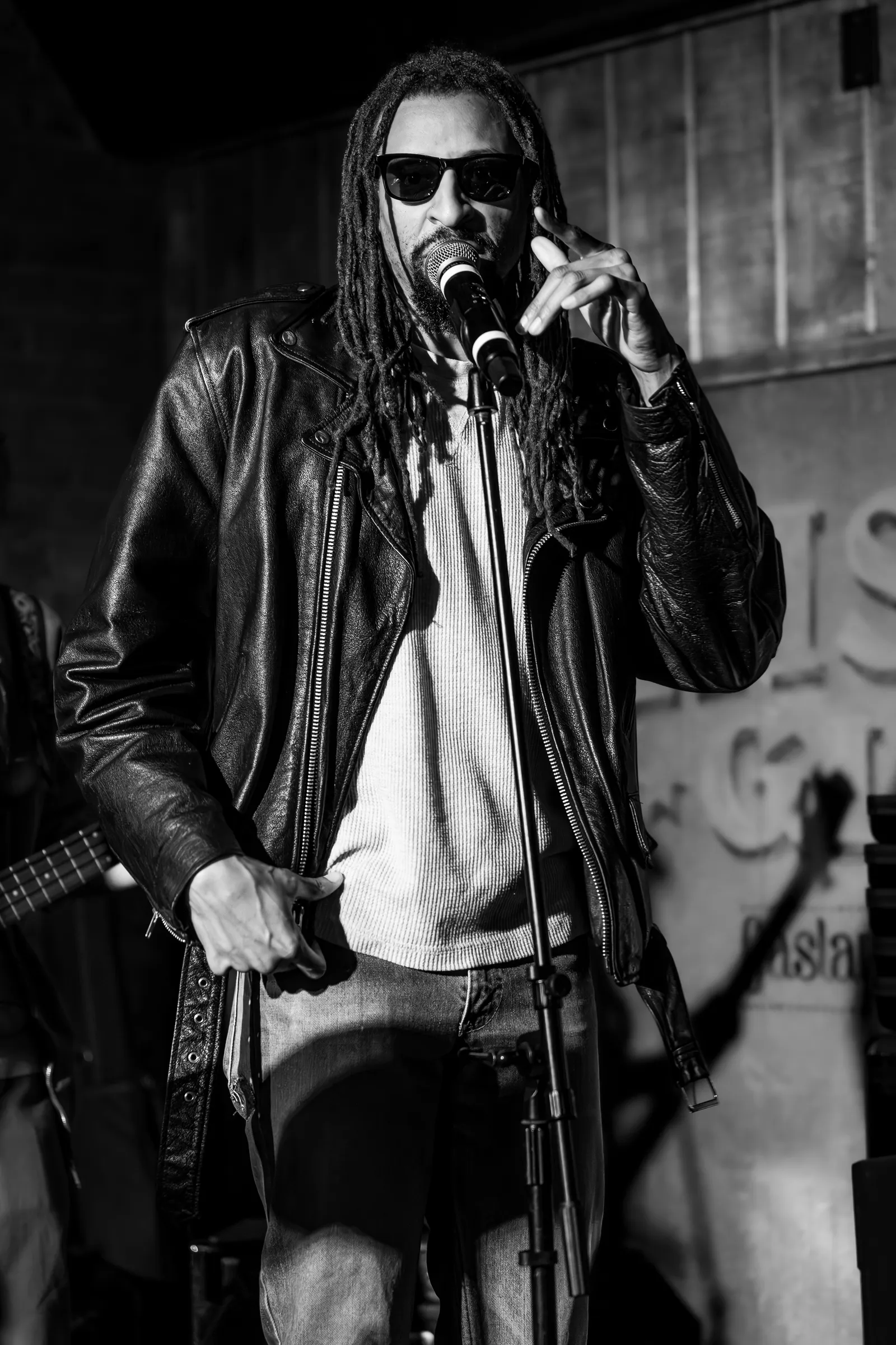 The Gravities — "Te Gusta" + "Flavours" (Live at Whiskey Girl) — photo 6